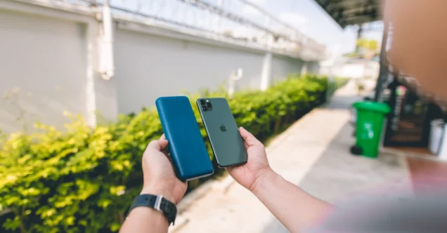 Como transferir energia de um celular para outro iPhone?